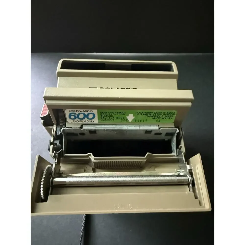 Vintage Polaroid 600 Land Camera Amigo 620 Tan Untested